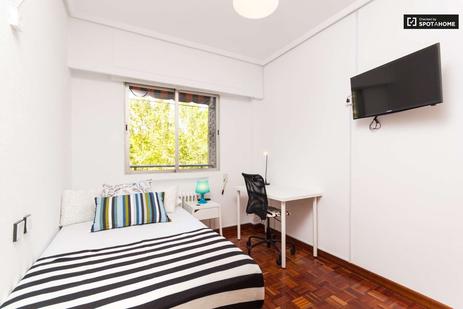 Dormitori de Pis per a compartir en  Madrid Capital amb Aire condicionat i Terrassa