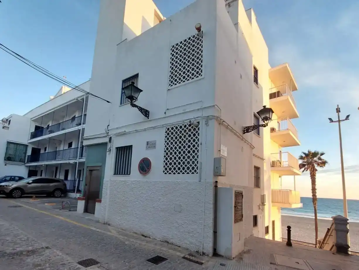 Vista exterior de Piso de alquiler en Rota con Aire acondicionado, Amueblado y Balcón