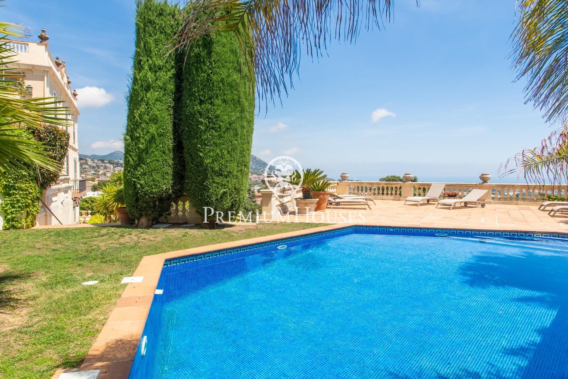 Vista exterior de Dúplex en venda en Vilassar de Dalt amb Piscina comunitària