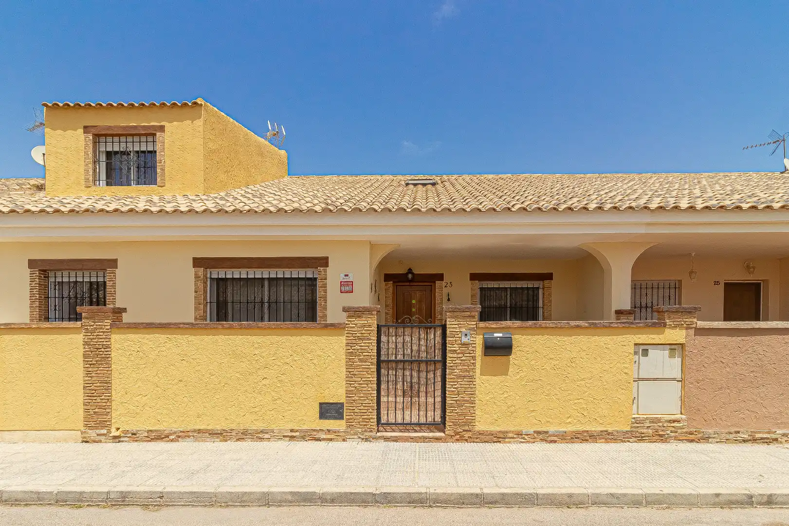 Adossat amb jardí en venda a Calle Anacardo