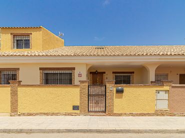 Adossat amb jardí en venda a Calle Anacardo