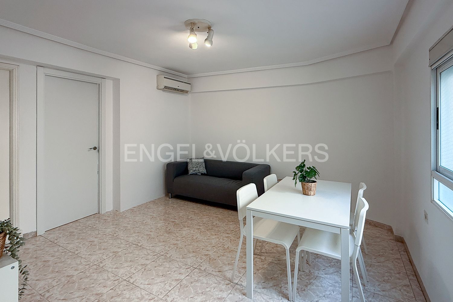 Living room of Apartment to rent in  Valencia Capital  with Air Conditioner, Heating and Furnished
