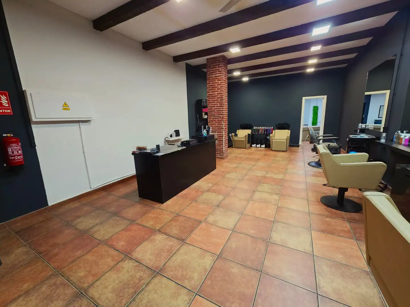 Business premises for transfer in Carrer de Ramon J. Sender, imagen 2