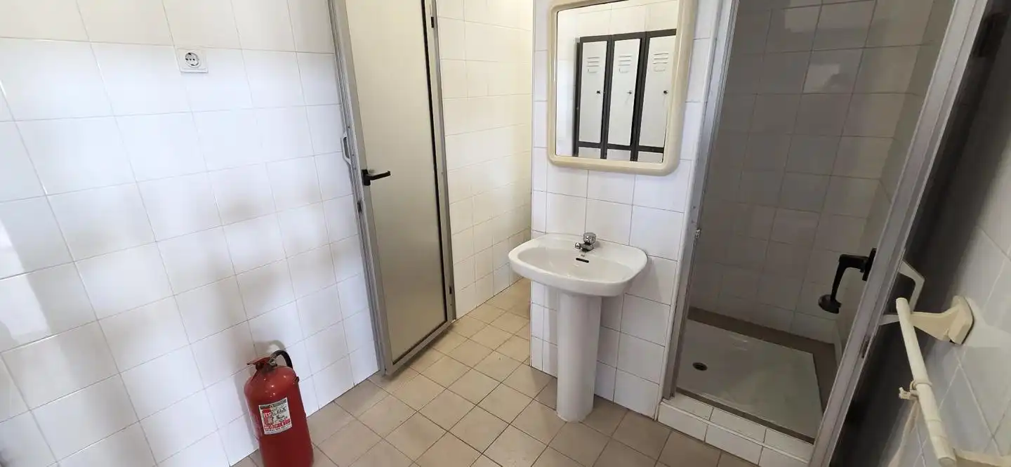 Baño de Nave industrial de alquiler en Elche / Elx