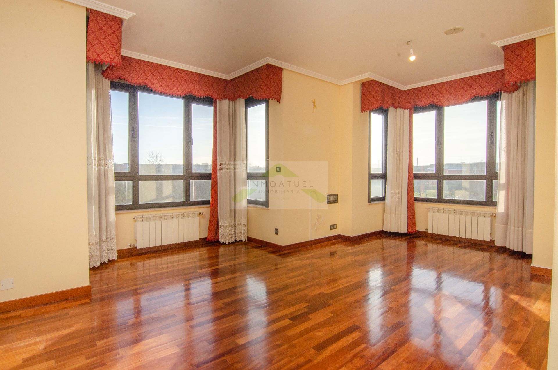 Living room of Flat for sale in A Coruña Capital   with Heating, Parquet flooring and Storage room