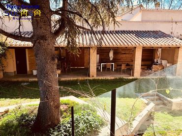 Casa amb piscina en venda a Calle ZACATIN 4