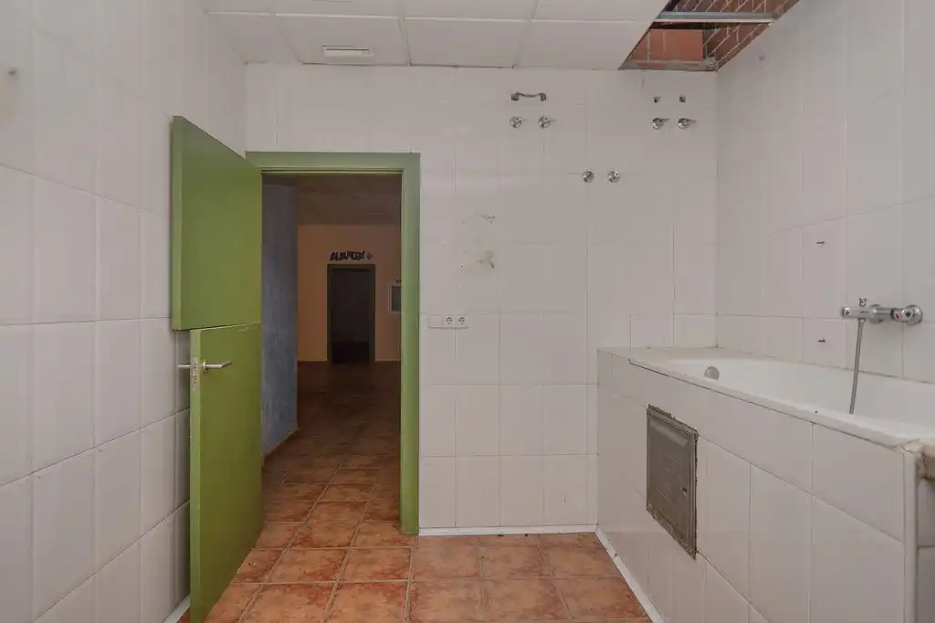 Business premises for sale in C/ Angel Nieto, imagen 19