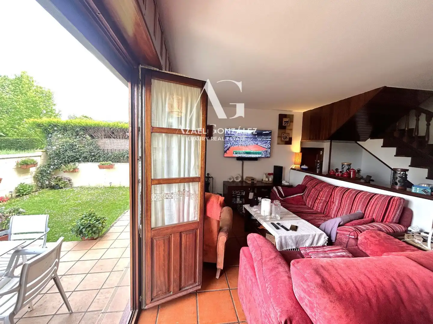 Sala de estar de Casa adosada en venta en Cabezón de la Sal con Calefacción, Jardín privado y Terraza