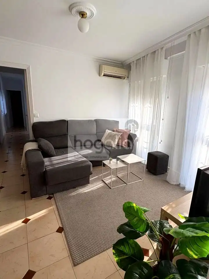 Living room of Flat for rent in Sevilla  with Air Conditioner, Furnished and Balcony