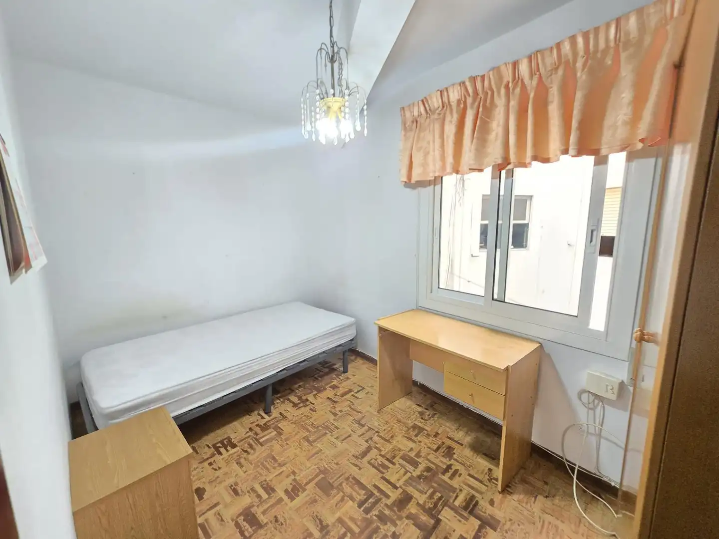 Bedroom of Flat for rent in Vigo   with Heating, Parquet flooring and Furnished