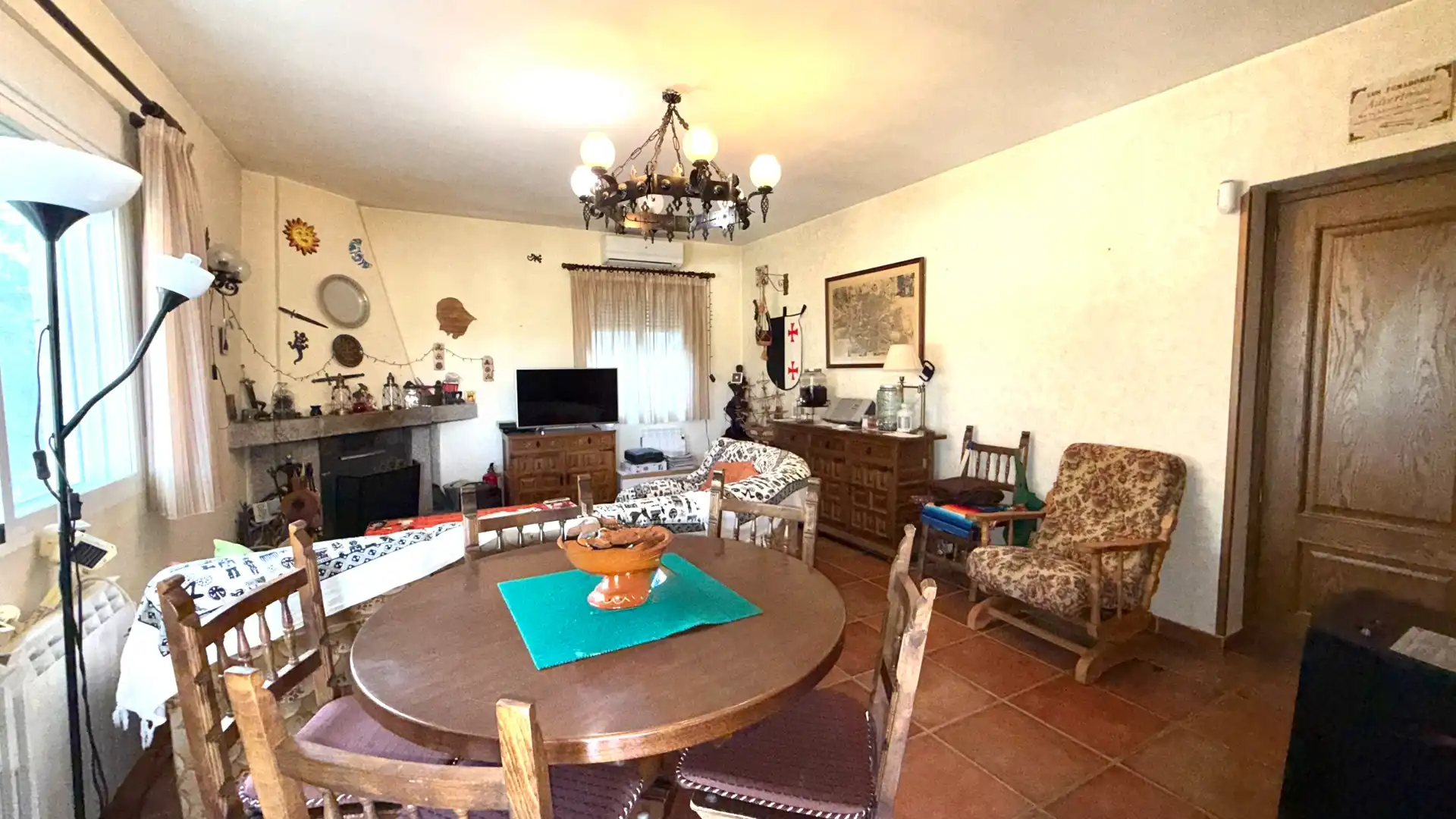 Sala d'estar de Casa o xalet en venda en Villa del Prado amb Aire condicionat, Calefacció i Jardí privat