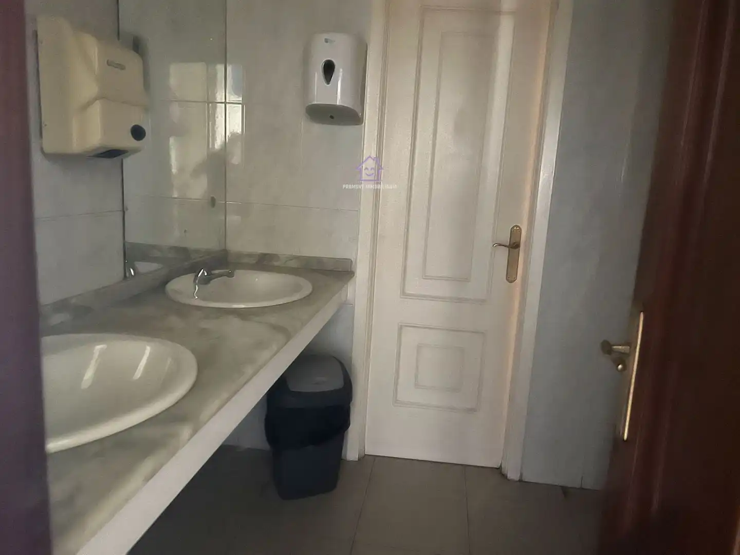 Badezimmer von Geschaftsraum zum Verkauf in Arteixo
