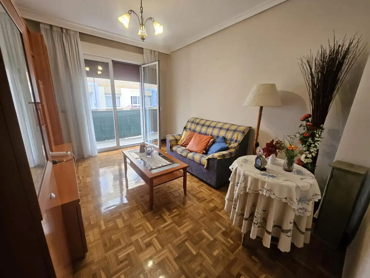Sala d'estar de Pis en venda en Burlada / Burlata amb Aire condicionat, Calefacció i Parquet