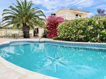 Casa con piscina in vendita a POLIGONO 89