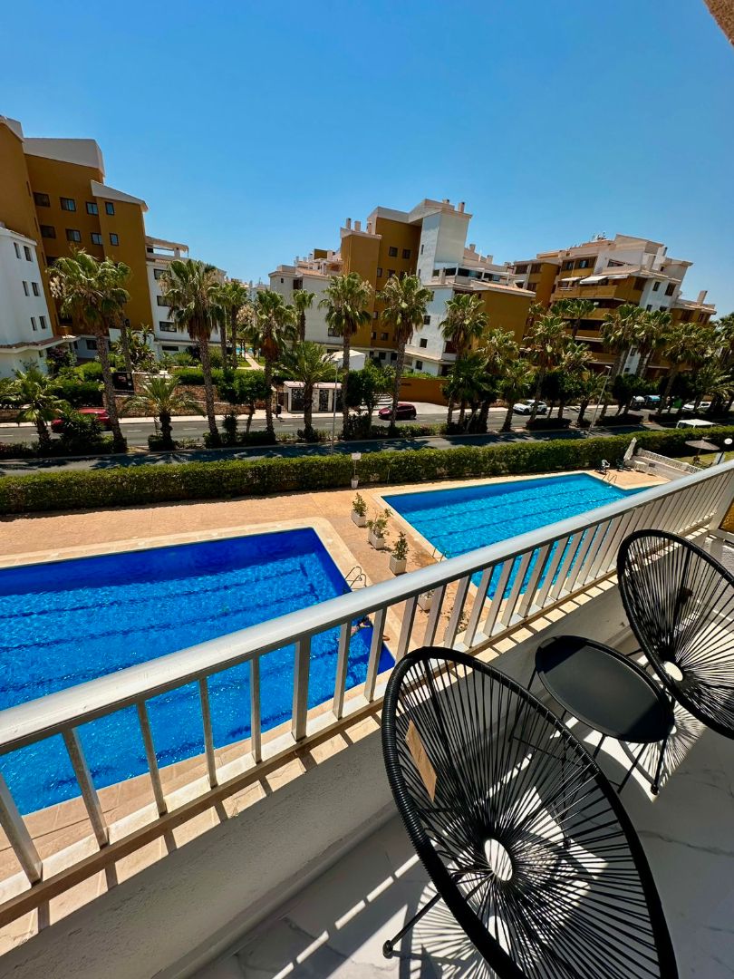 Piscina de Apartament en venda en Torrevieja amb Piscina comunitària