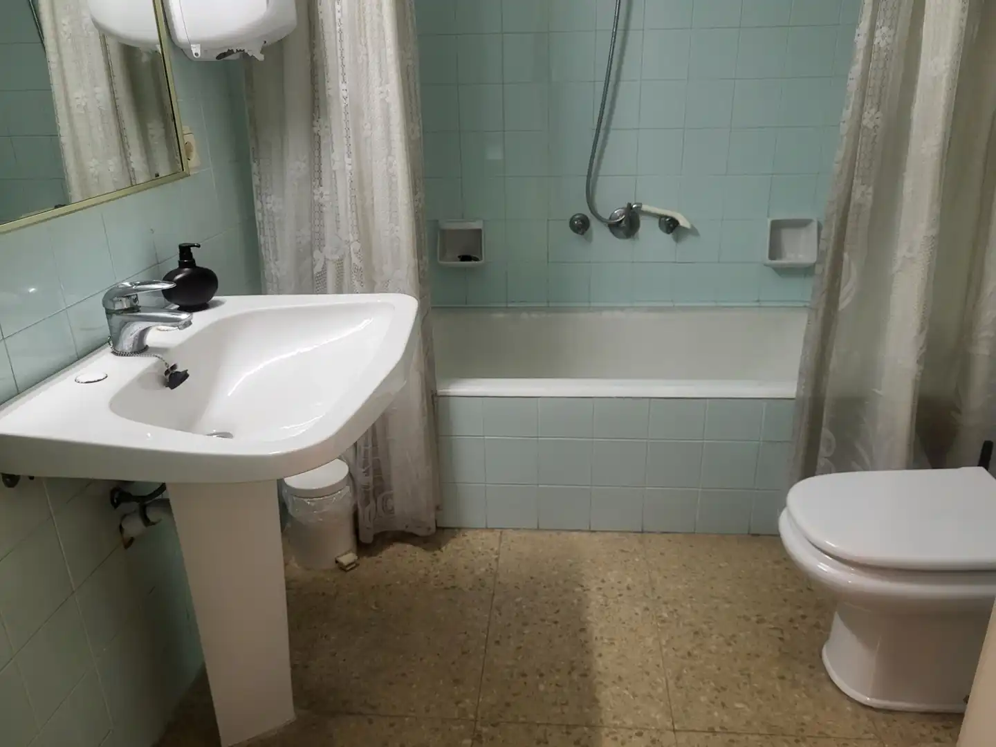 Baño de Piso en venta en Sabadell con Calefacción, Parquet y Terraza