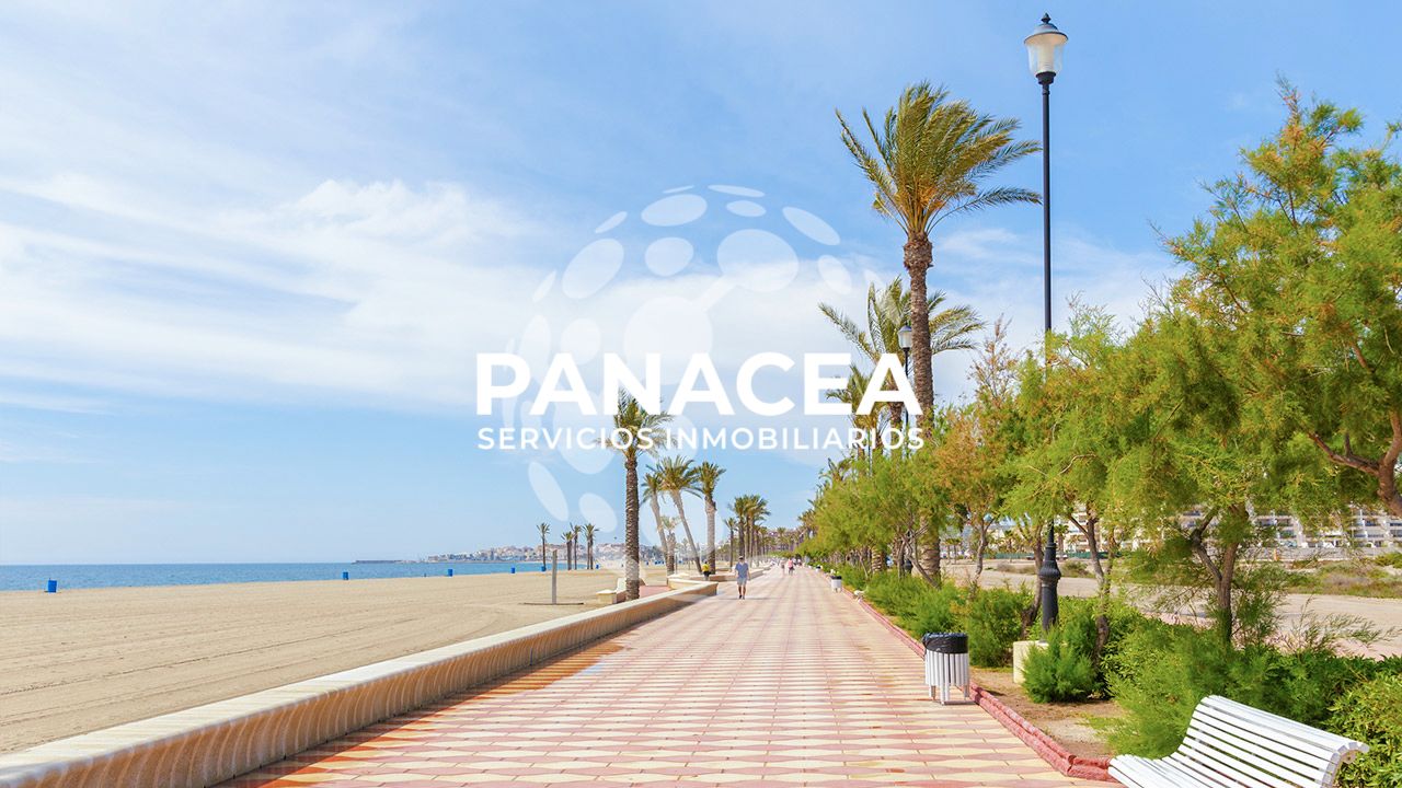 Vista exterior de Apartament en venda en Roquetas de Mar amb Moblat, Forn i Rentadora