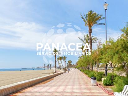 Vista exterior de Apartament en venda en Roquetas de Mar amb Moblat, Forn i Rentadora