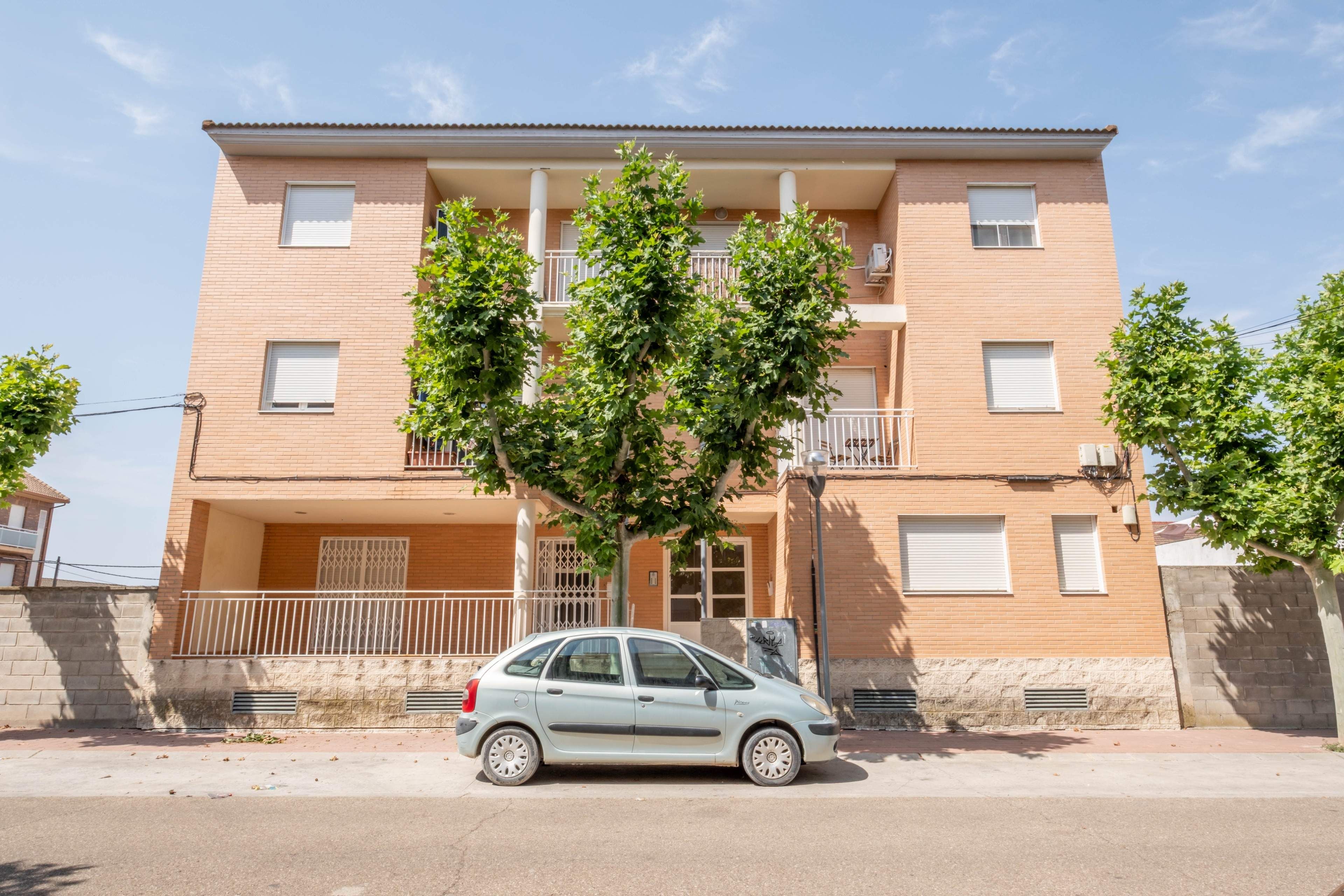 Exterior view of Flat for sale in La Puebla de Alfindén  with Heating, Parquet flooring and Terrace