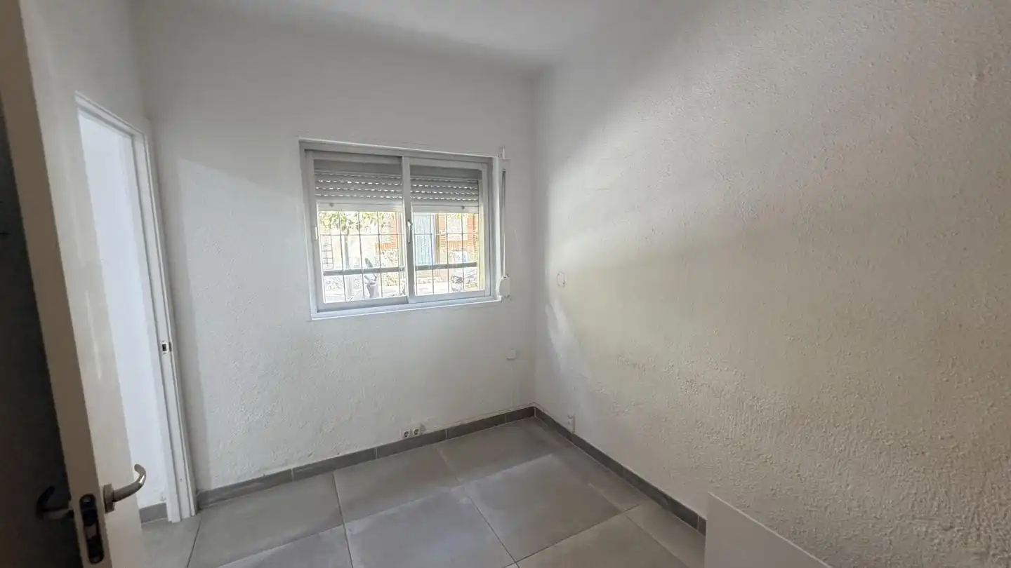Dormitori de Planta baixa en venda en Madrid