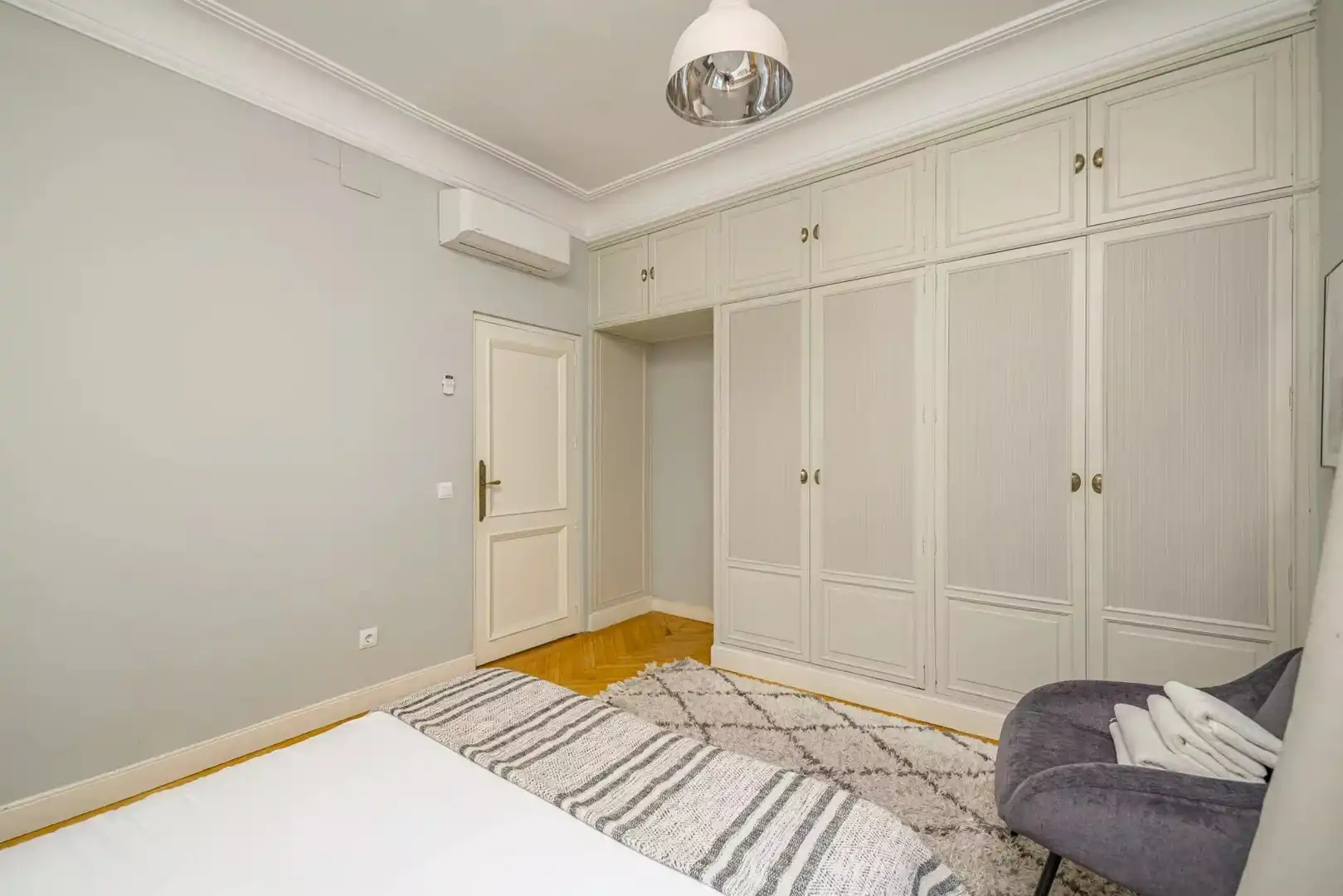 Bedroom of Flat for rent in Madrid  with Air Conditioner, Heating and Terrace