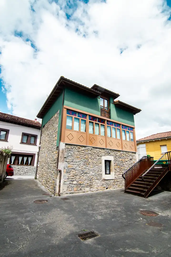 Vista exterior de Casa o xalet en venda en Salas amb Calefacció, Parquet i Moblat