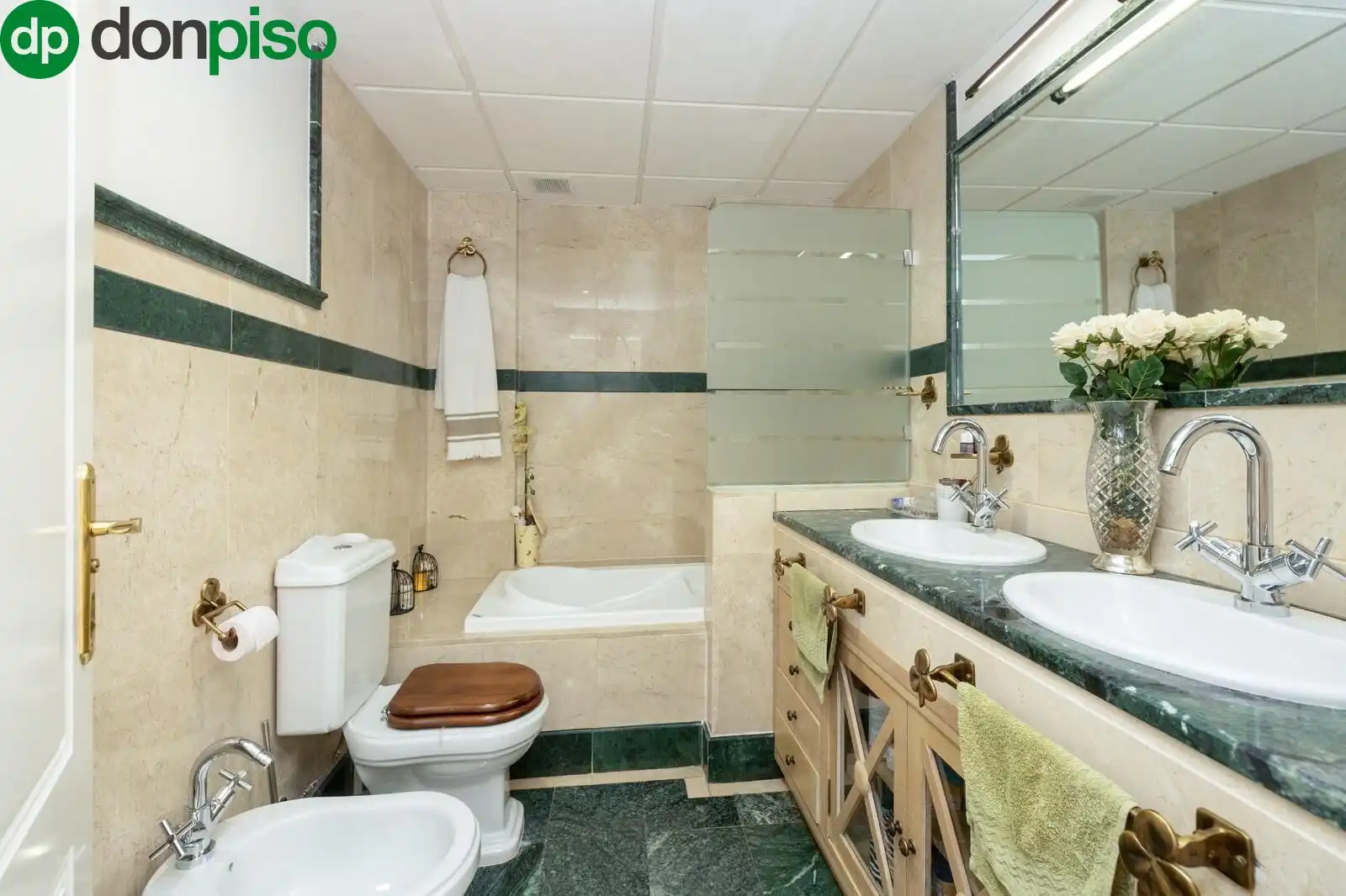 Bathroom of Detached homes for sale in Granada  with Air Conditioner, Heating and Terrace
