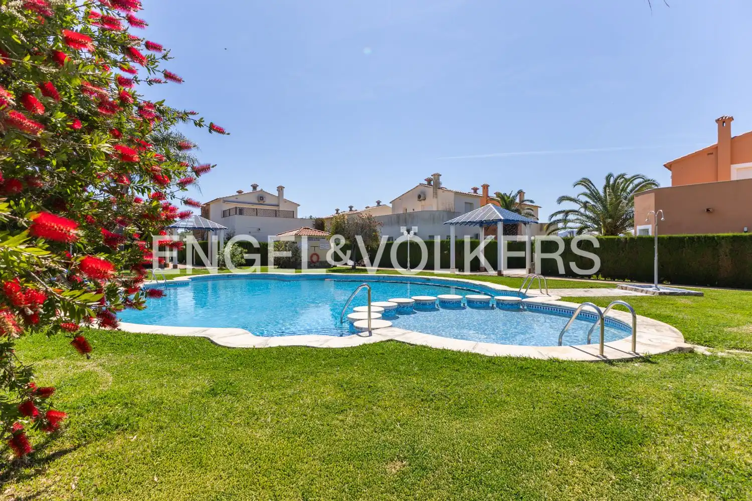 Piscina de Casa o chalet de alquiler en Oliva con Aire acondicionado, Calefacción y Jardín privado