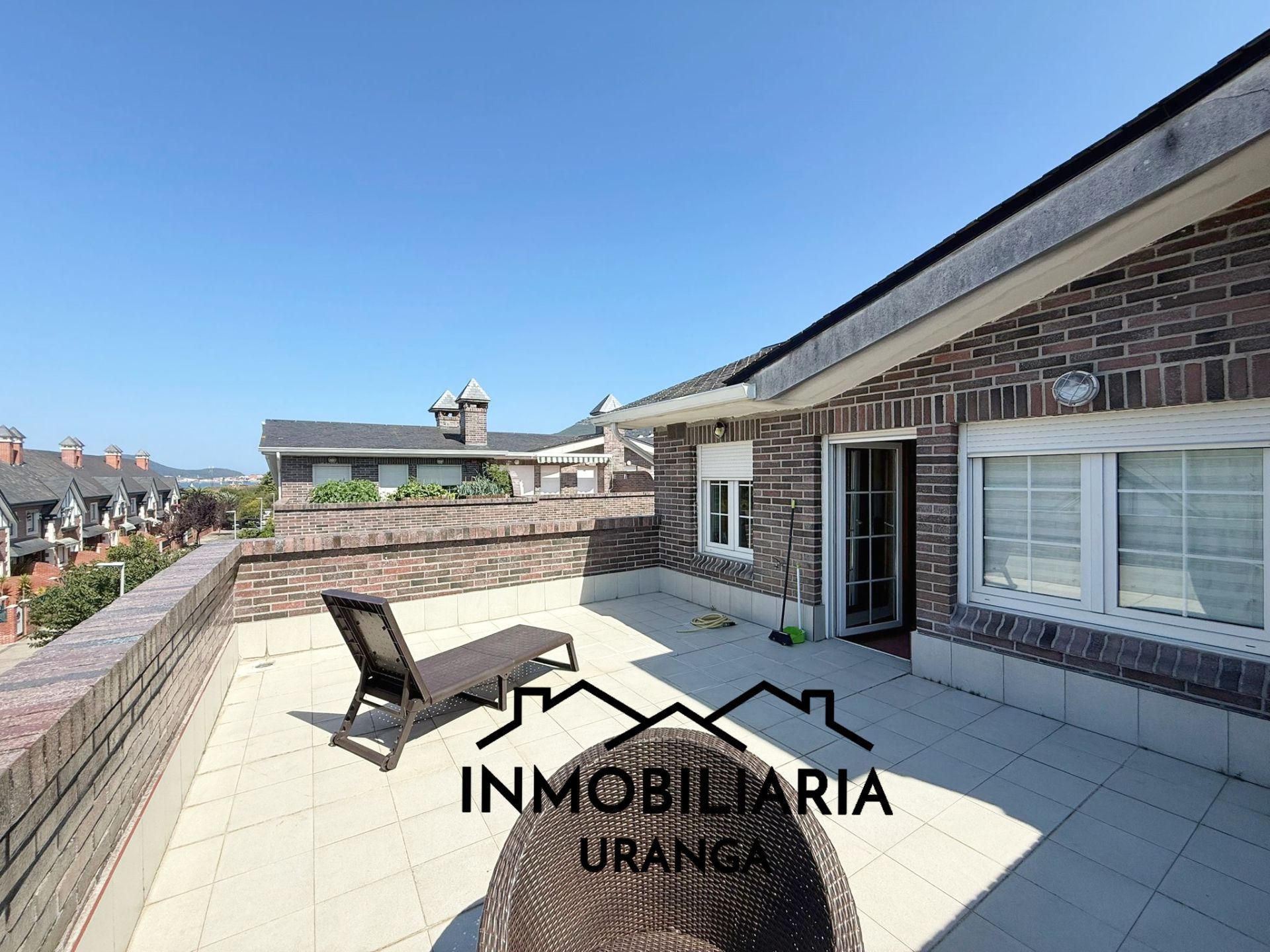 Terrassa de Casa o xalet en venda en Laredo amb Calefacció, Jardí privat i Terrassa