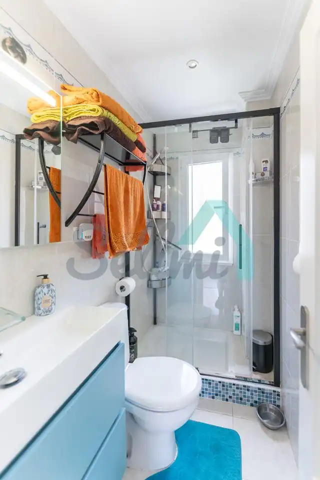 Bathroom of Flat for sale in Gijón   with Terrace and Furnished