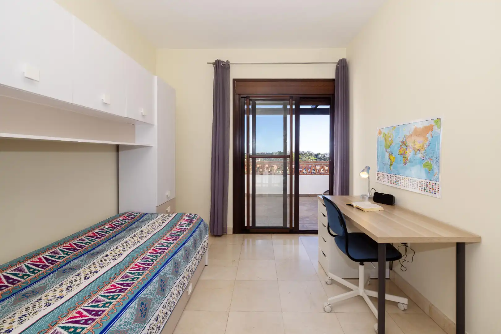 Dormitori de Casa o xalet en venda en Marbella amb Aire condicionat, Jardí privat i Terrassa
