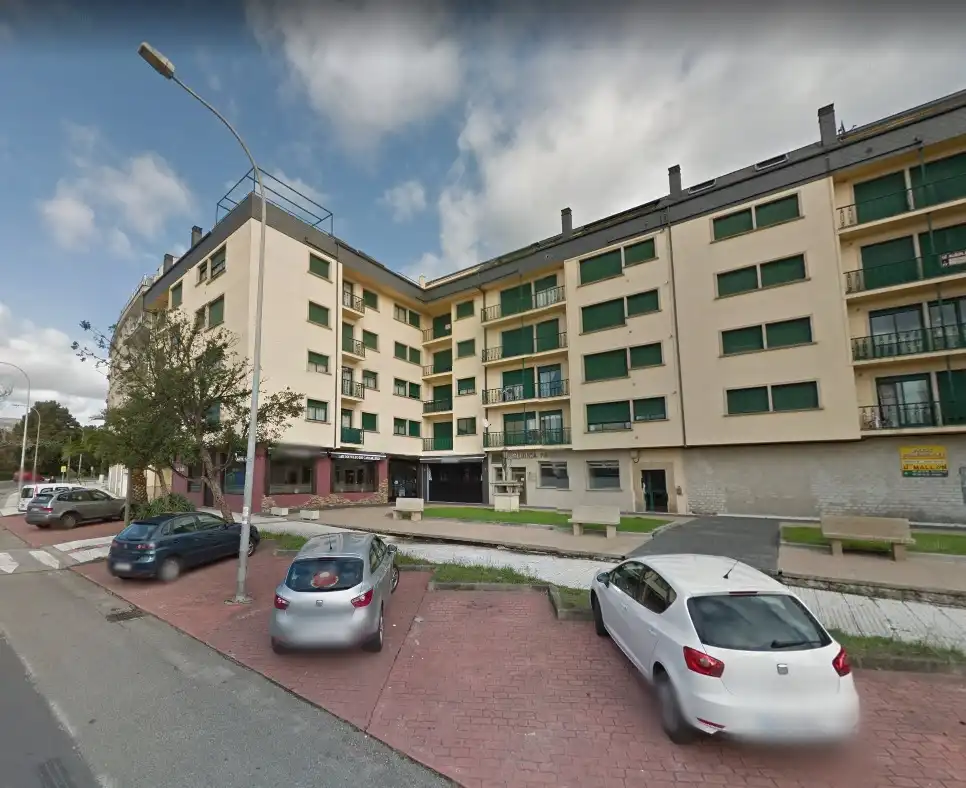Außenansicht von Wohnung zur Miete in Boiro mit Heizung, Terrasse und Abstellraum