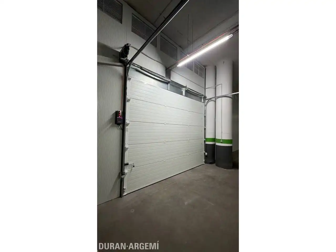 Exterior view of Garage for rent in Sud