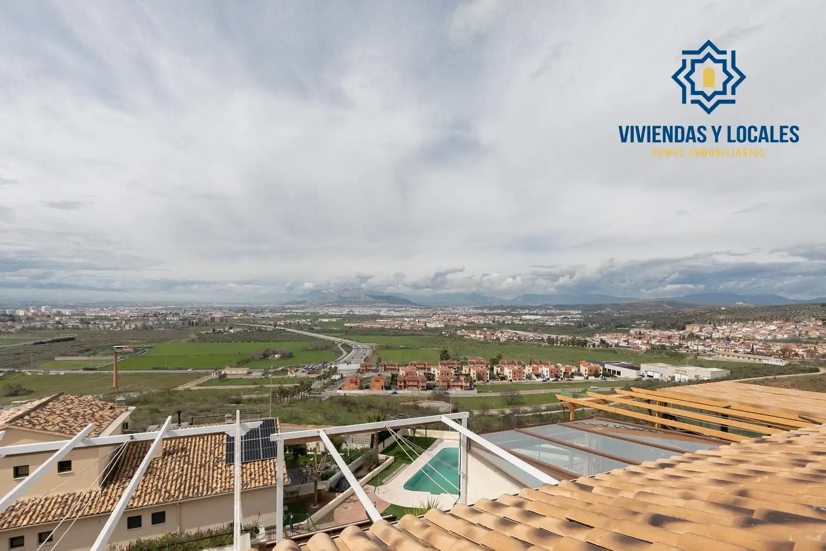 Vista exterior de Àtic en venda en Jun amb Aire condicionat, Calefacció i Jardí privat