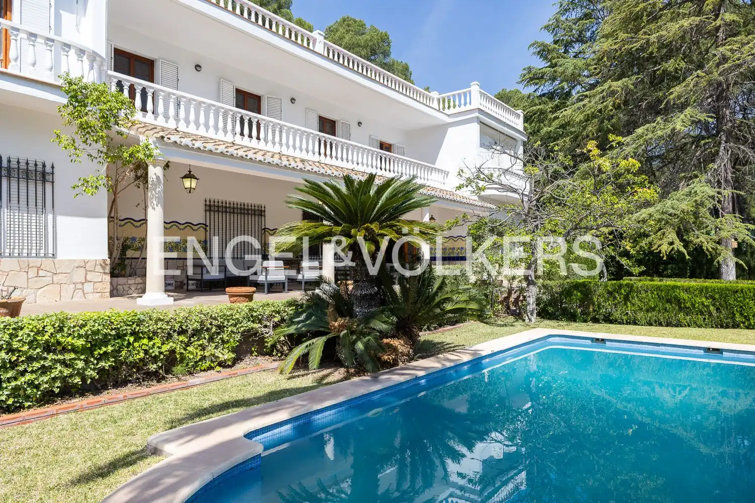 Vista exterior de Casa o xalet en venda en Náquera amb Calefacció, Jardí privat i Terrassa