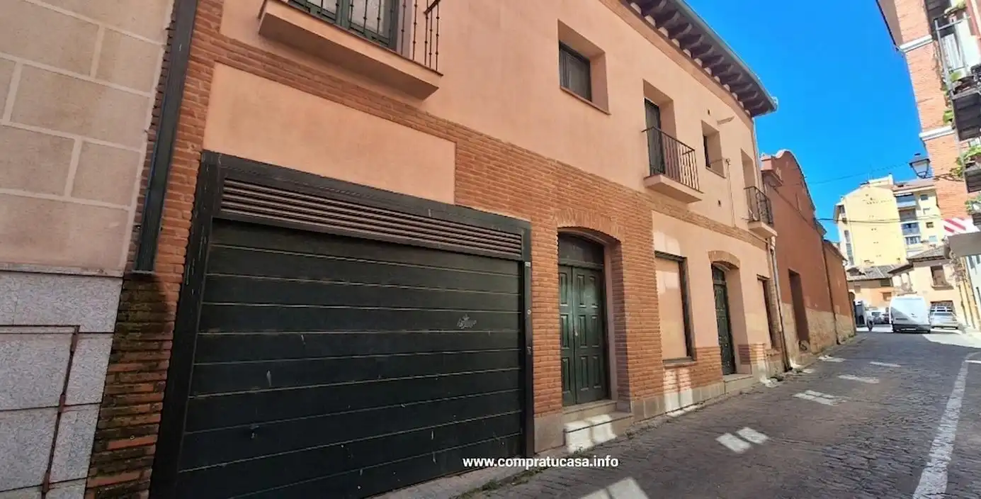 Vista exterior de Piso en venta en Segovia con Calefacción, Jardín privado y Parquet