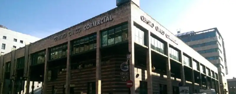 Vista exterior de Local en venta en Oviedo 