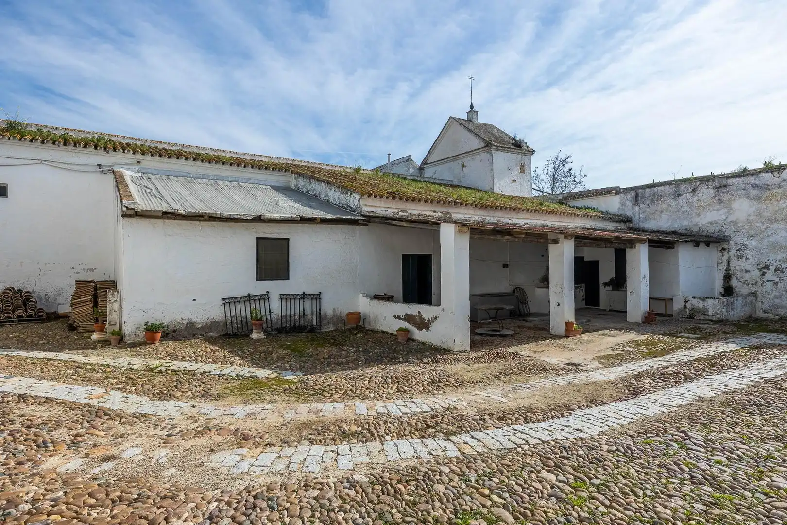 Vista exterior de Finca rústica en venda en Palomares del Río amb Jardí privat, Piscina i Balcó