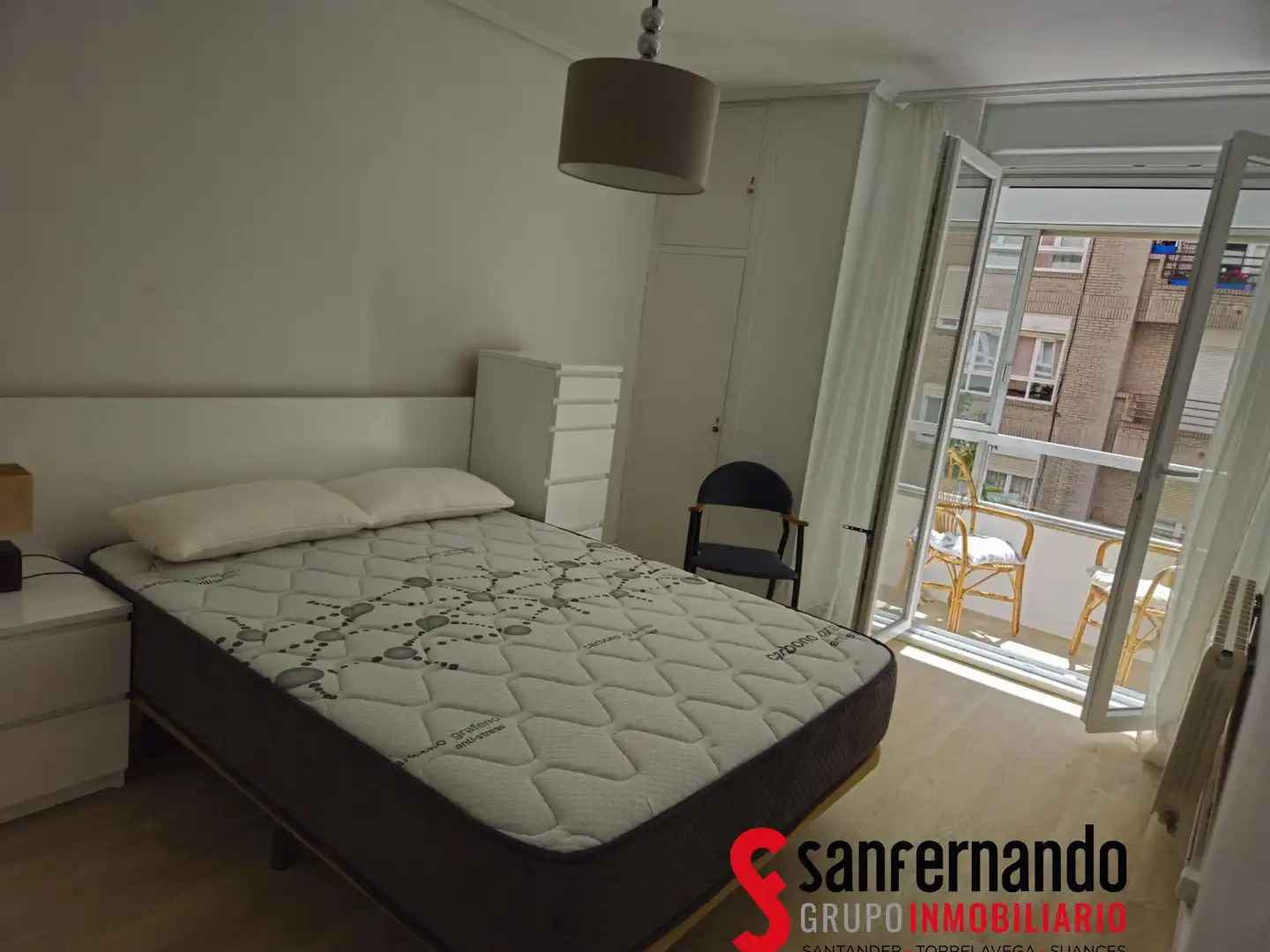 Dormitori de Pis de lloguer en Santander amb Calefacció i Moblat