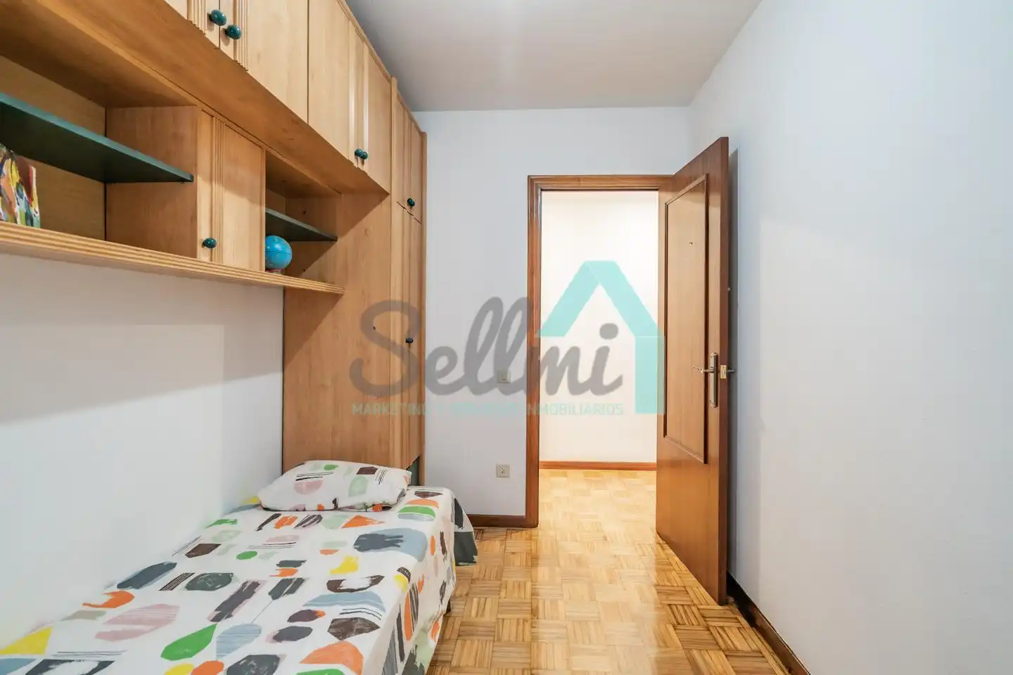 Habitación de Piso de alquiler en Oviedo  con Calefacción, Parquet y Terraza