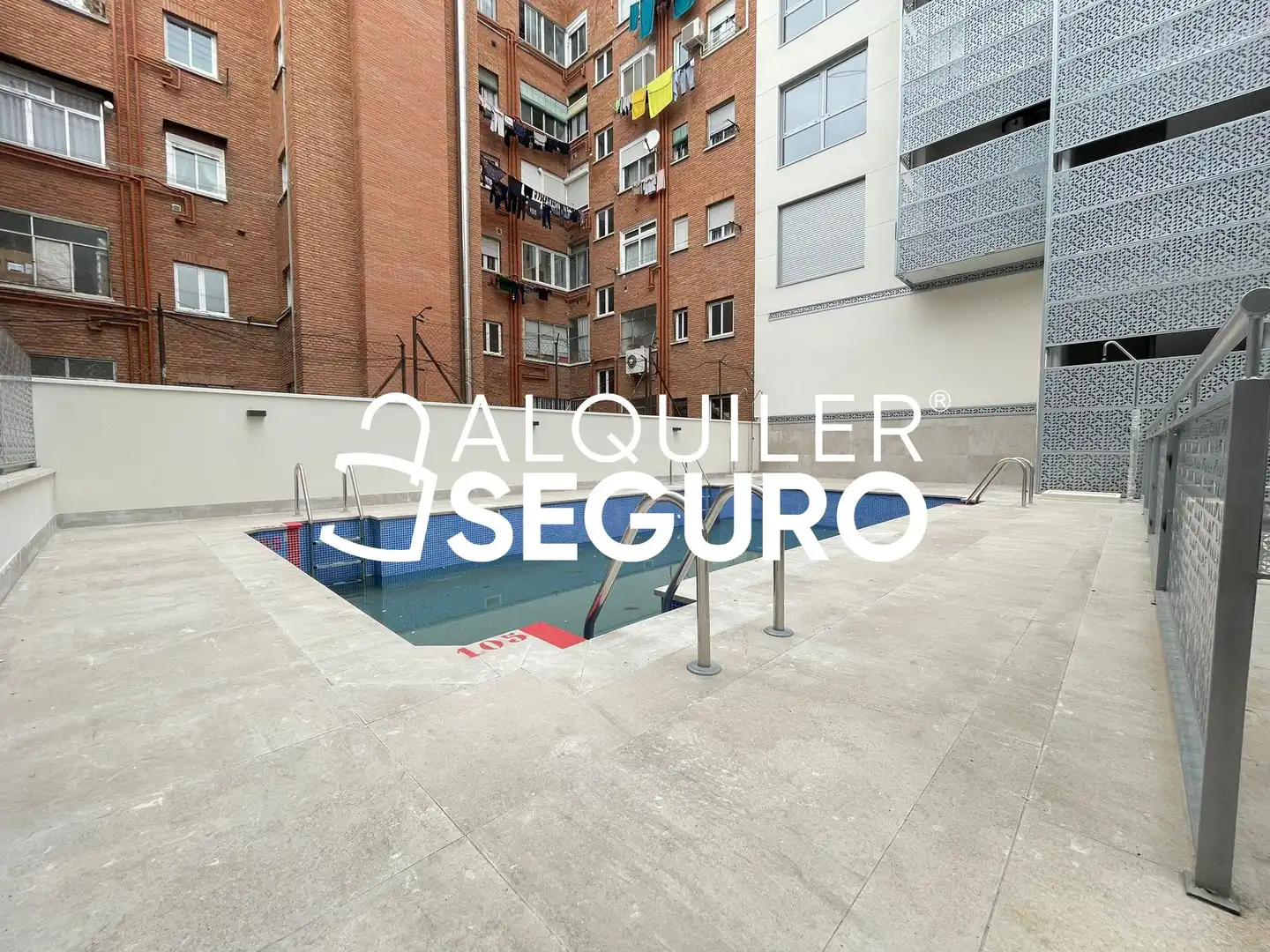Swimming pool of Flat for rent in Latina