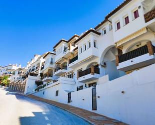 Vista exterior de Dúplex en venda en Mijas amb Aire condicionat, Terrassa i Piscina