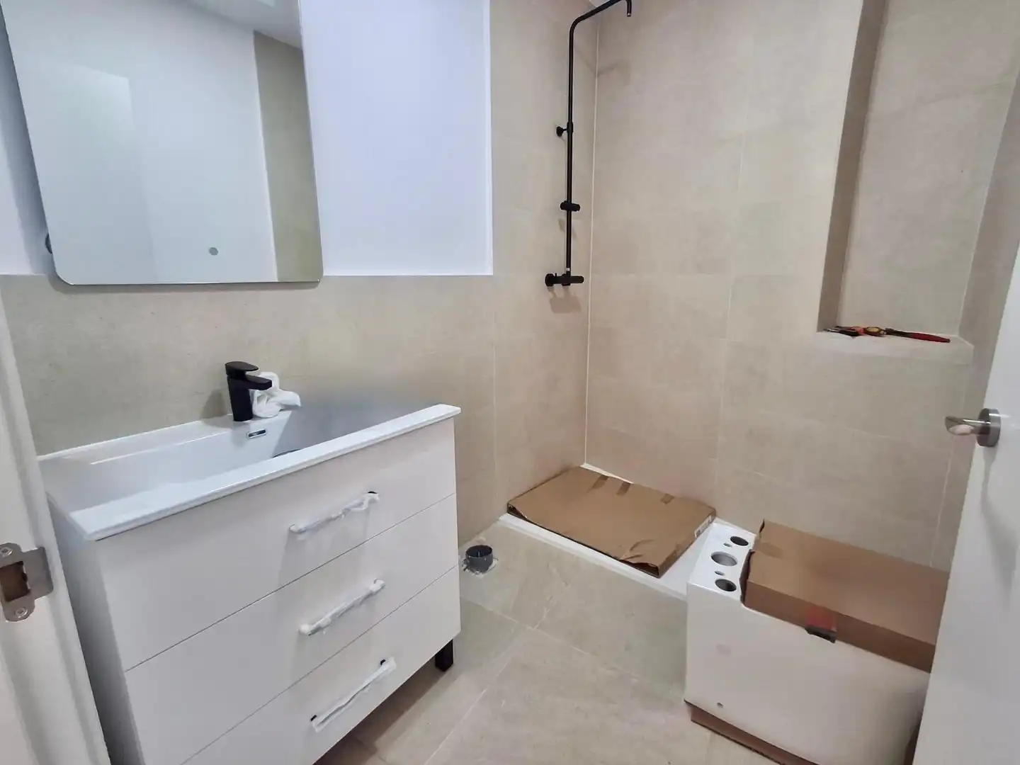 Badezimmer von Erdgeschoss zum Verkauf in Mataró mit Heizung, Parkett und Abstellraum
