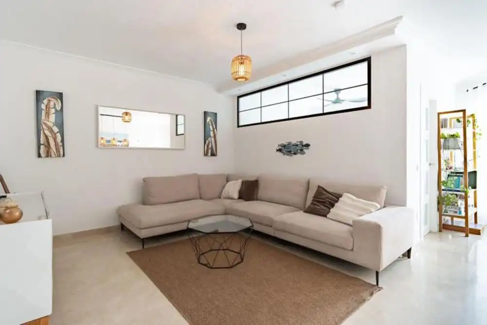 Sala de estar de Casa adosada de alquiler en Benahavís con Aire acondicionado, Jardín privado y Terraza