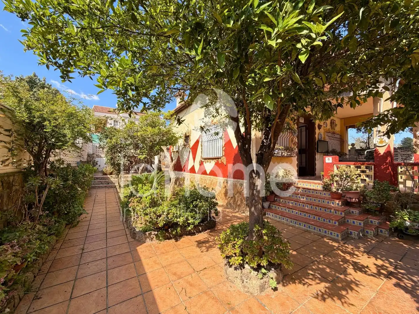 Außenansicht von Haus oder Chalet zum Verkauf in Paterna mit Klimaanlage, Privatgarten und Terrasse