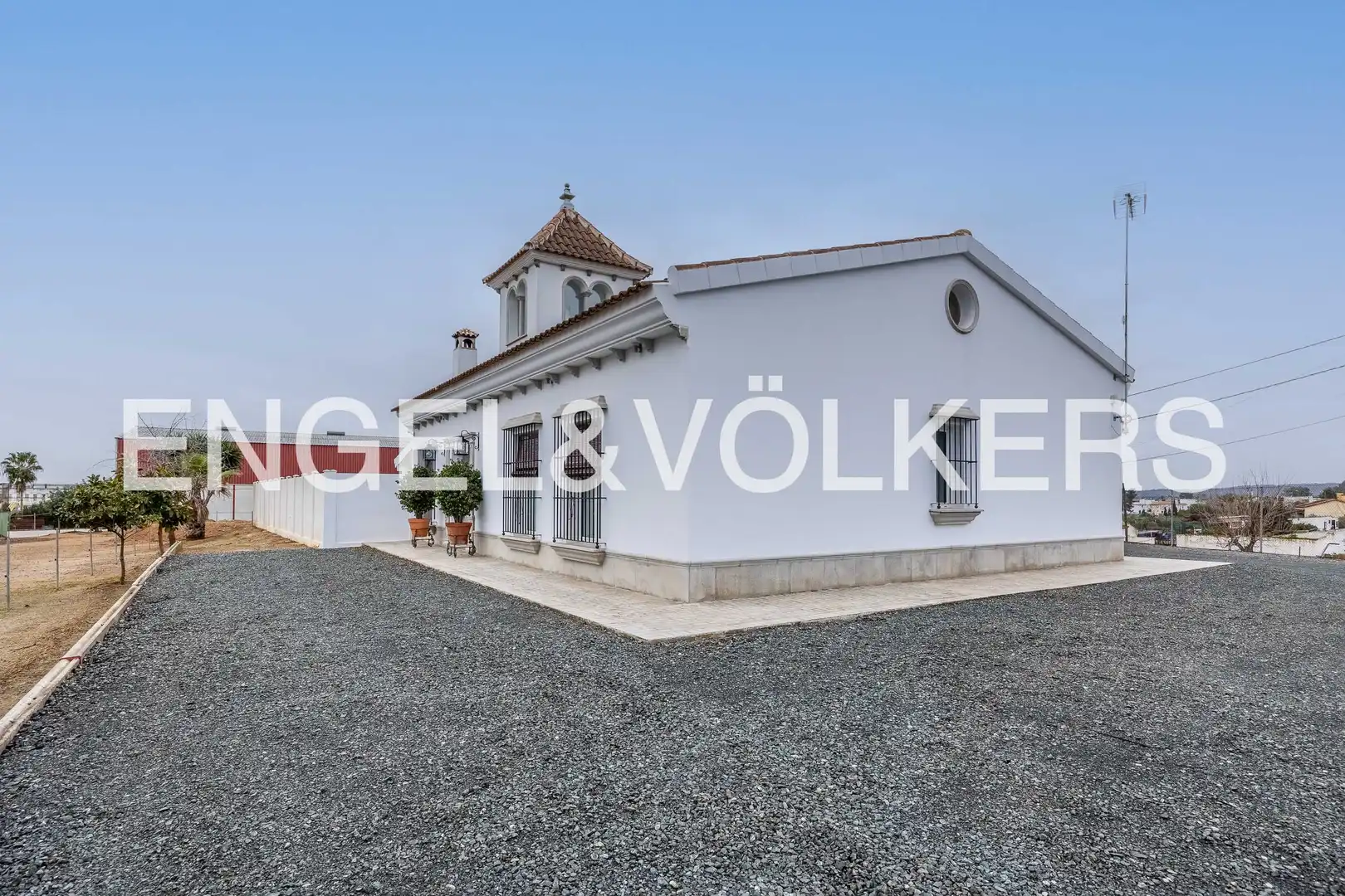Vista exterior de Finca rústica en venta en Lora del Río con Aire acondicionado, Calefacción y Jardín privado