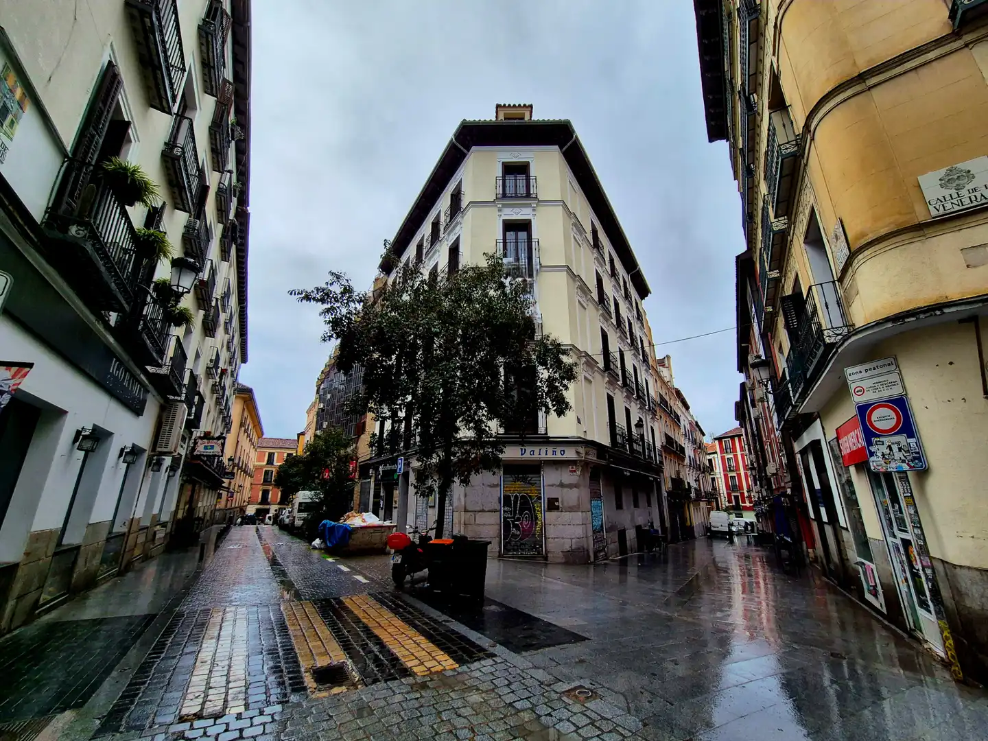 Exterior view of Flat for sale in Madrid  with Air Conditioner, Heating and Microwave