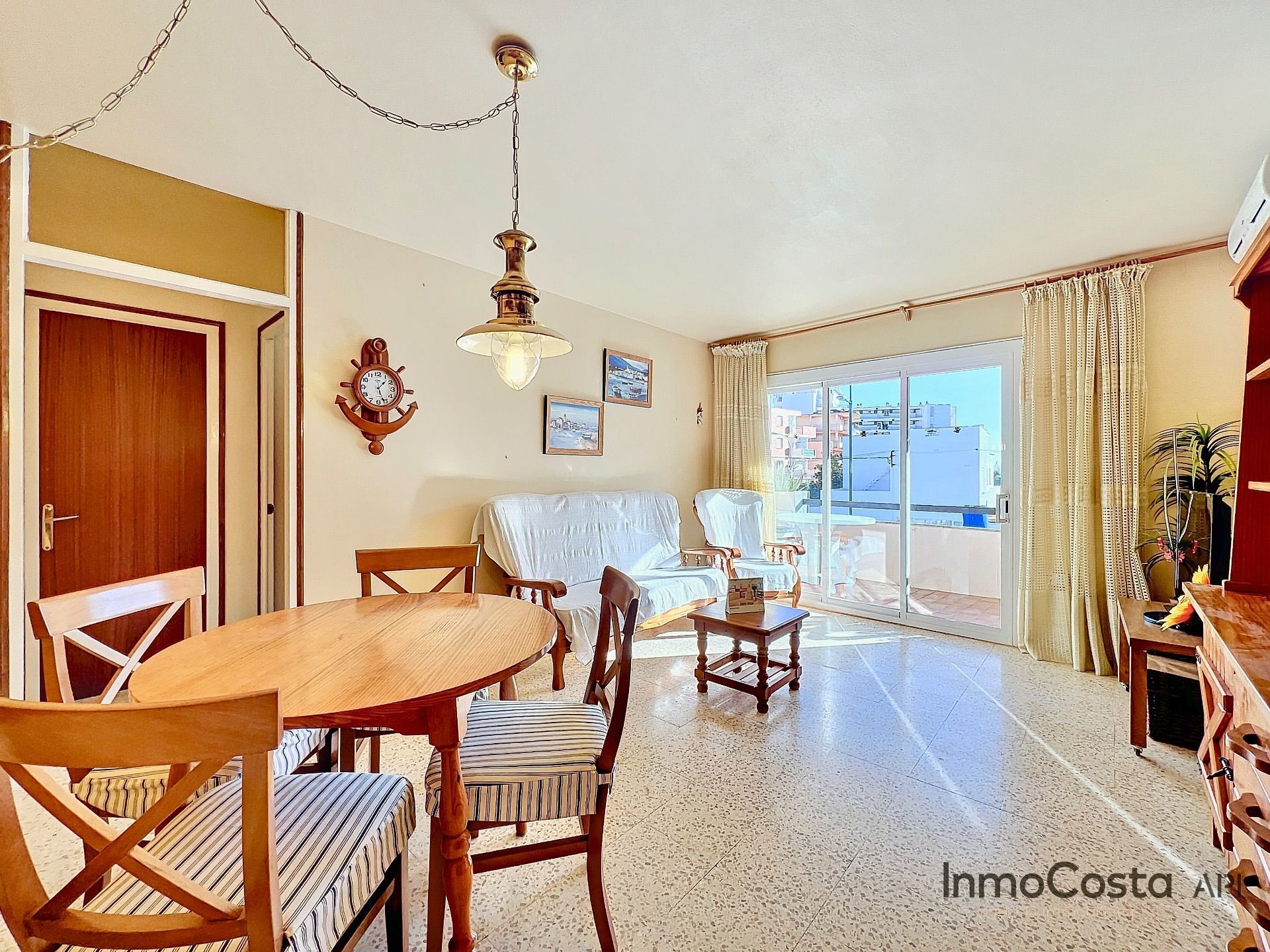Sala d'estar de Apartament en venda en L'Estartit amb Aire condicionat, Calefacció i Moblat