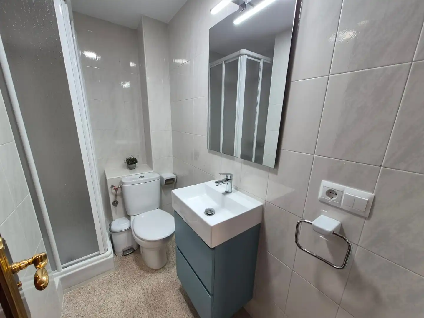 Badezimmer von Wohnung zur Miete in Málaga mit Klimaanlage, Heizung und Terrasse