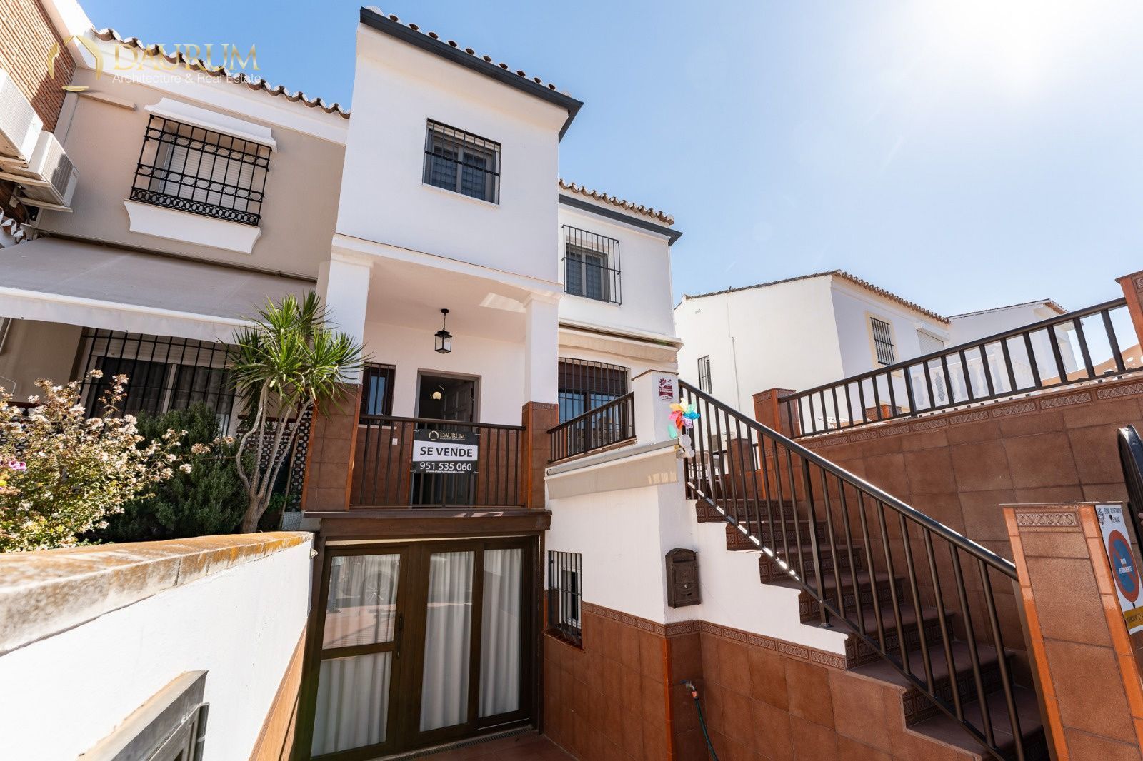 Vista exterior de Casa adosada en venda en Mijas amb Aire condicionat, Terrassa i Traster